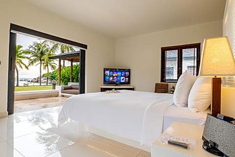 Grand Deluxe Premium Pool Villa Beachfront