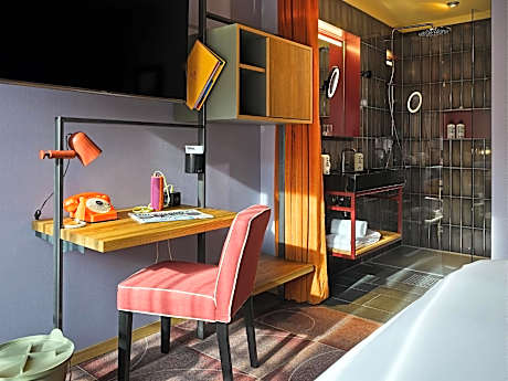 Medium Room