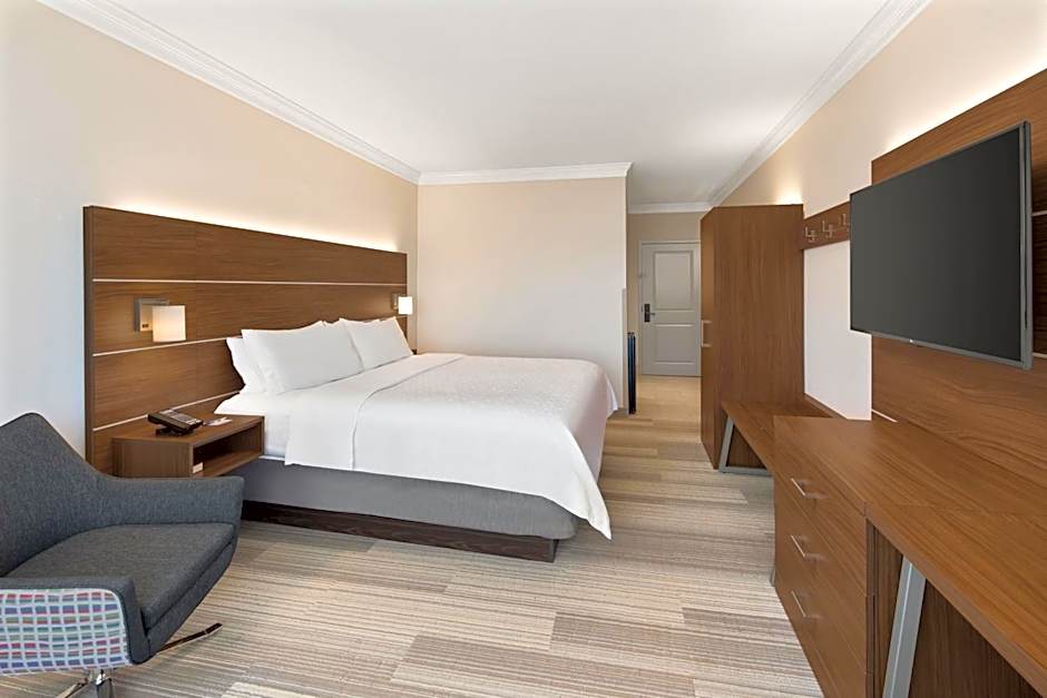 Photo 1 of 1 of Standard 1 King Bed