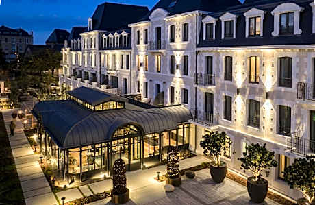Grand Hotel de Courtoisville