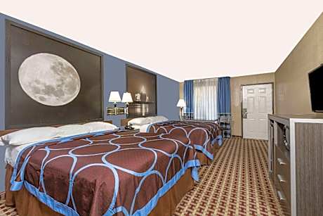 Queen Room with Two Queen Beds - First Floor/Pet Friendly - Non-Smoking