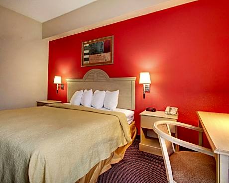 1 Queen Bed Nonsmoking