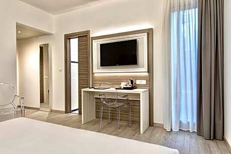 Comfort Queen Room
