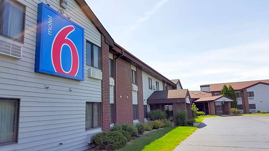 Motel 6-Saukville, WI