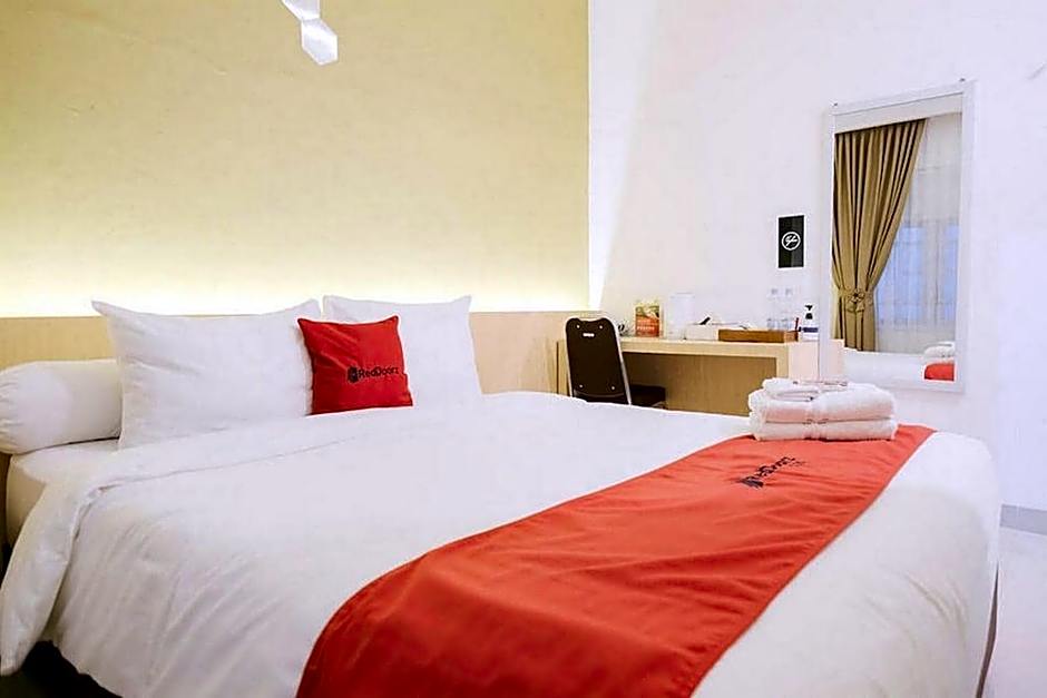 RedDoorz Plus Syariah near Museum Lampung