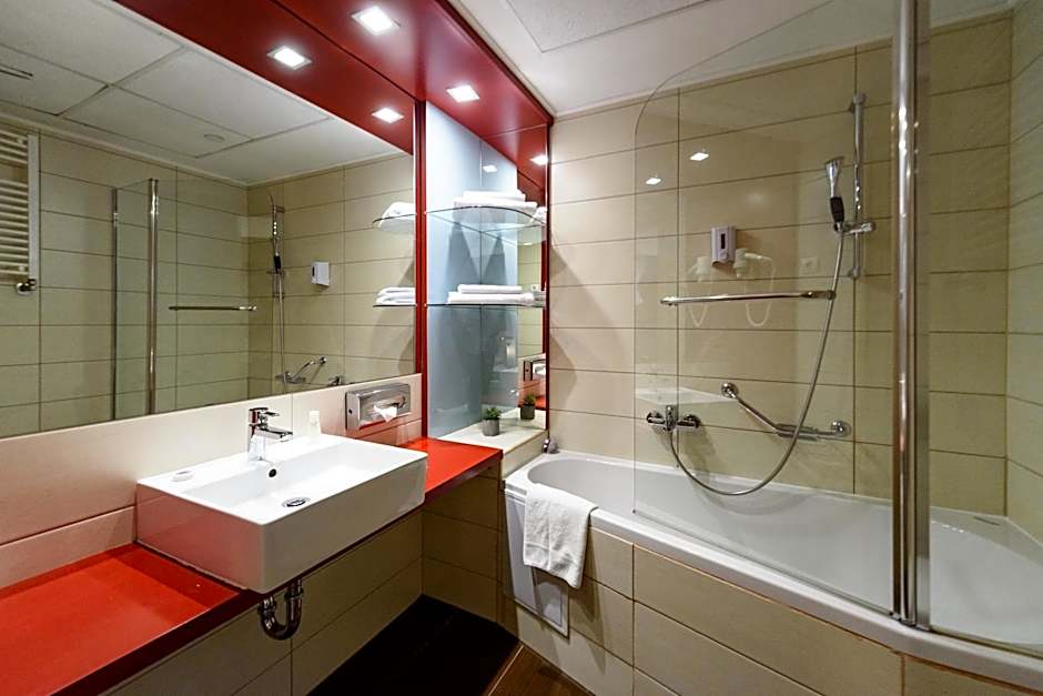 Promenade City Hotel