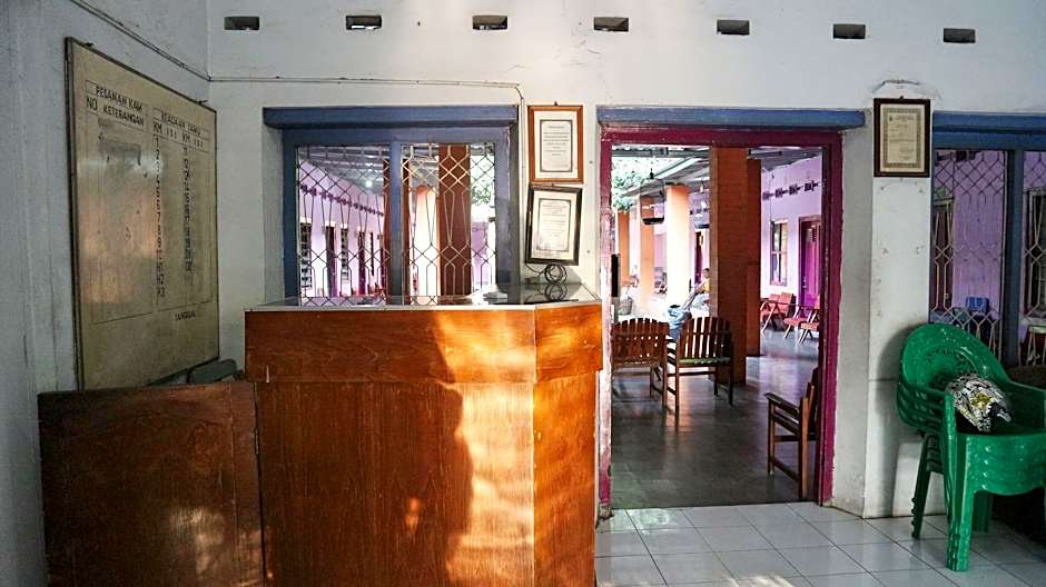 SPOT ON 1972 Aman Family Inn Syariah