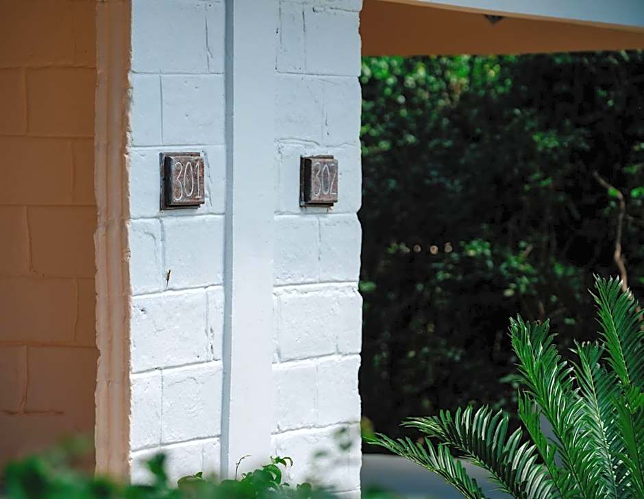 Pearl Beach by Sansi