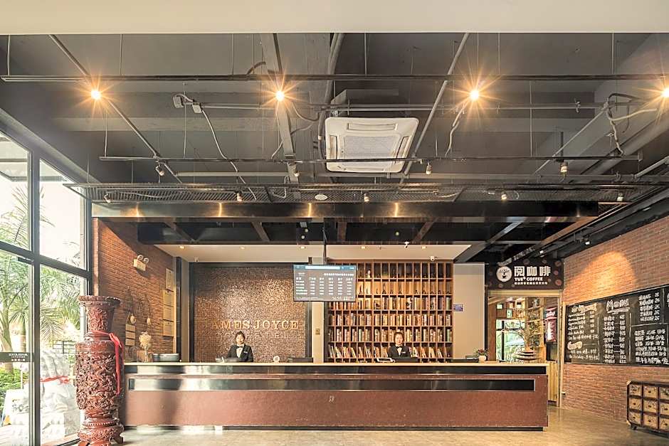 James Joyce Coffetel Xishuangbanna Poshui Square Manjinglan Ancient City