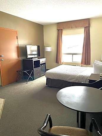 Queen Room with Spa Bath- Disability Access - Non-Smoking