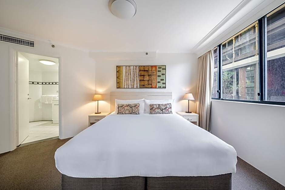 Oaks Sydney Castlereagh Suites