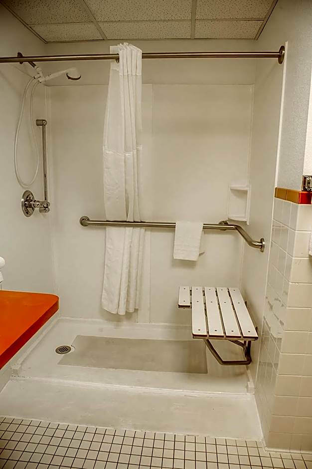 Country Garden & Suites-Benton