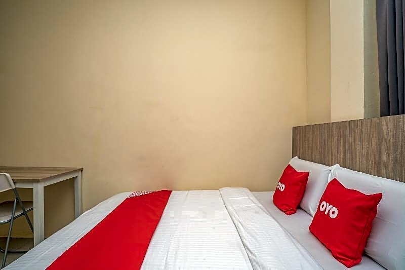 OYO 44078 The Island Hotel