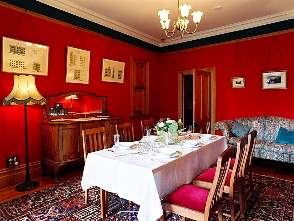 Braemar On Parliament St