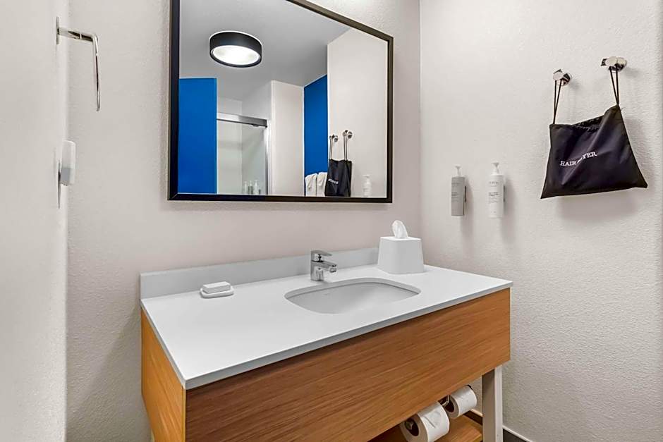 Spark by Hilton Pearland