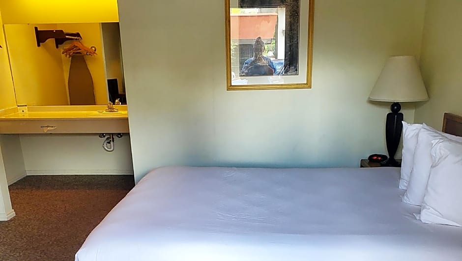 Magnuson Hotel Ely