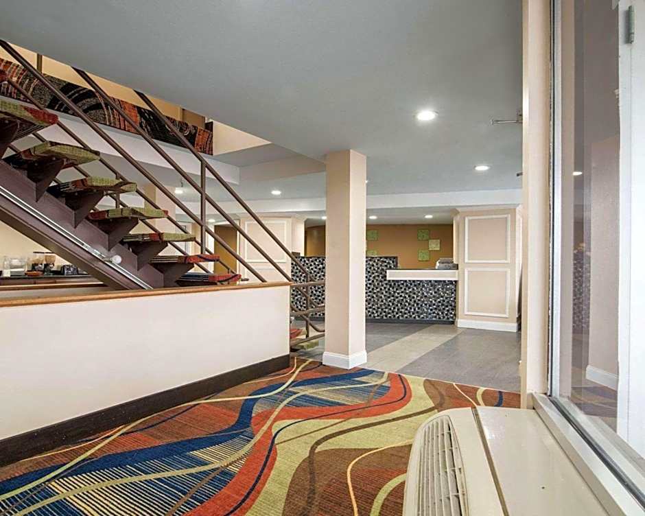 Rodeway Inn Syracuse Carrier Circle