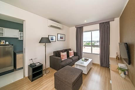 TWO GRASS SERVICE SUITE