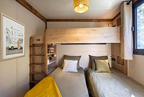 Premium Cottage (4-5 Adults)