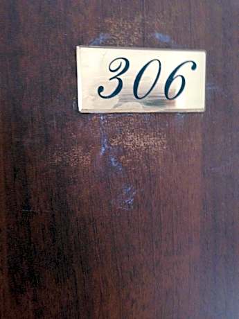 Deluxe Room (2 Adults + 1 Child)