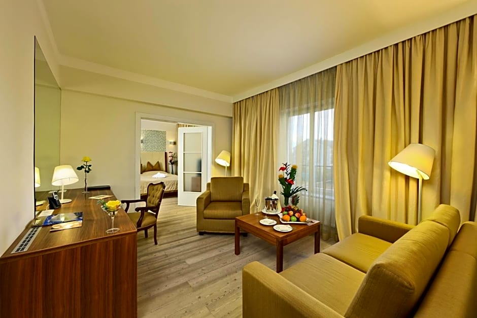 Hotel Schloss Weikersdorf