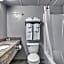 Quality Inn & Suites Downtown