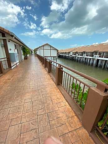 CMK and Private Water Chalet