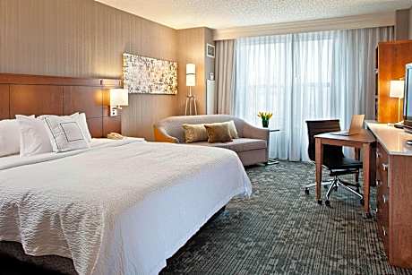 King Room with Bathtub - Mobility Access/Hearing Accessible