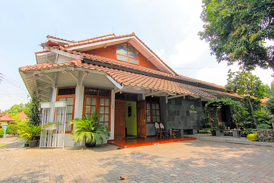 Embe Enem Homestay by ZUZU