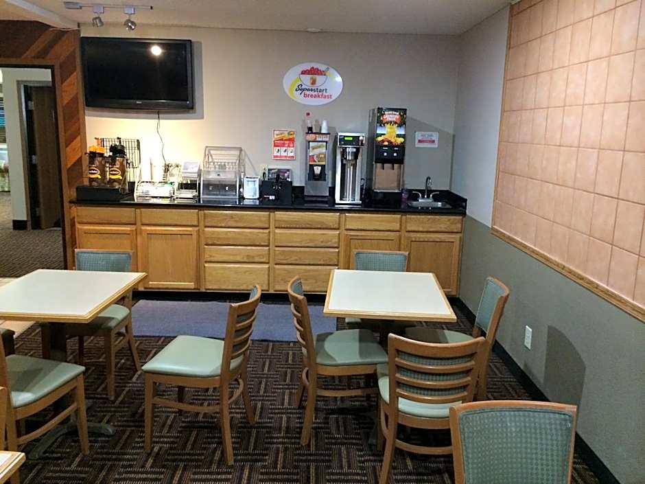 Super 8 by Wyndham Knoxville