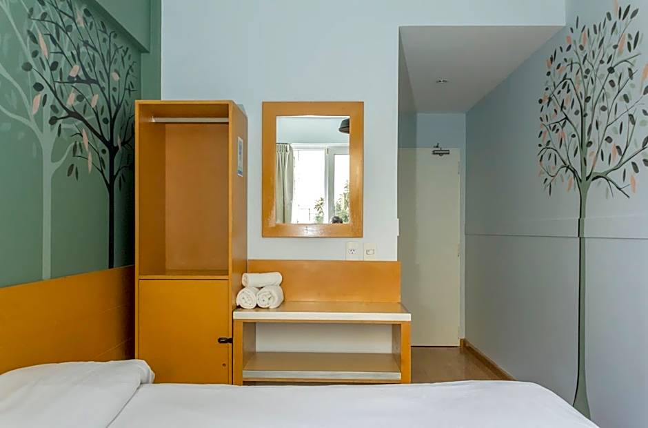 Circus Hostel