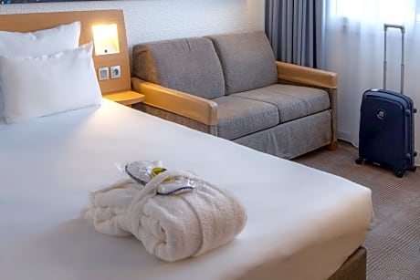 Executive room with double bed and sofa-bed