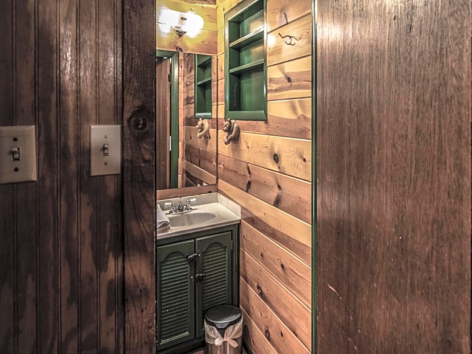 Three Bears, 7 Bedrooms, Deck, Fireplace, Midtown, Grill, Sleeps 22