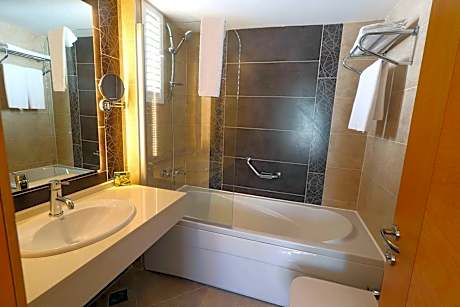 Suite with Club Access