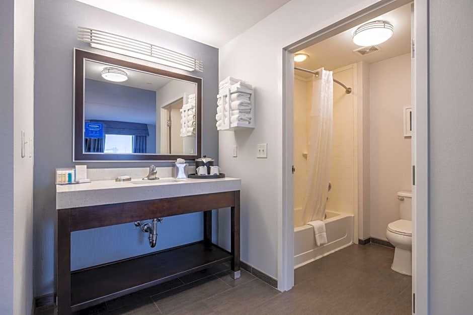 Hampton Inn By Hilton And Suites Greensboro/Coliseum Area, Nc