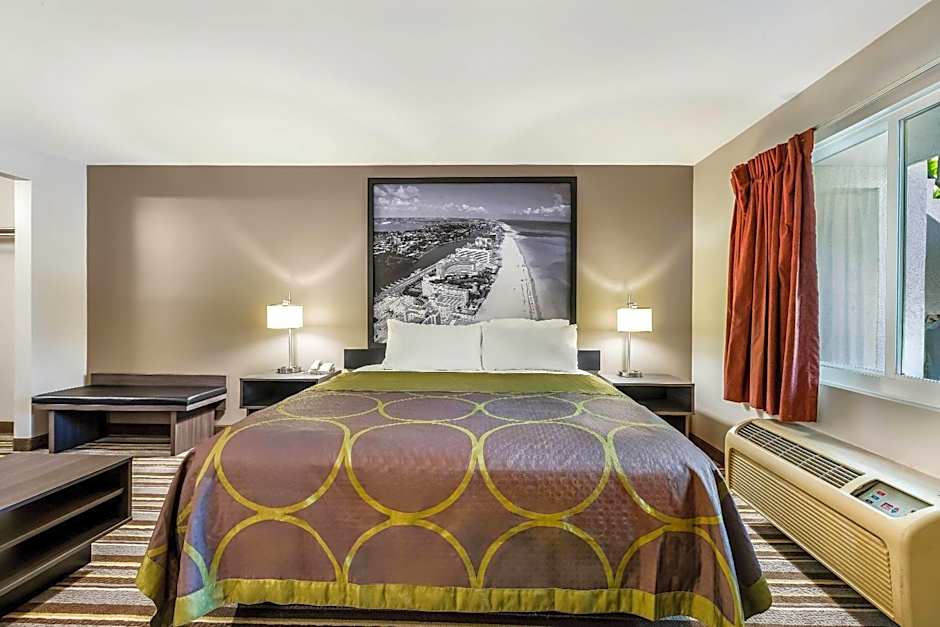 Super 8 by Wyndham Riviera Beach West Palm Beach