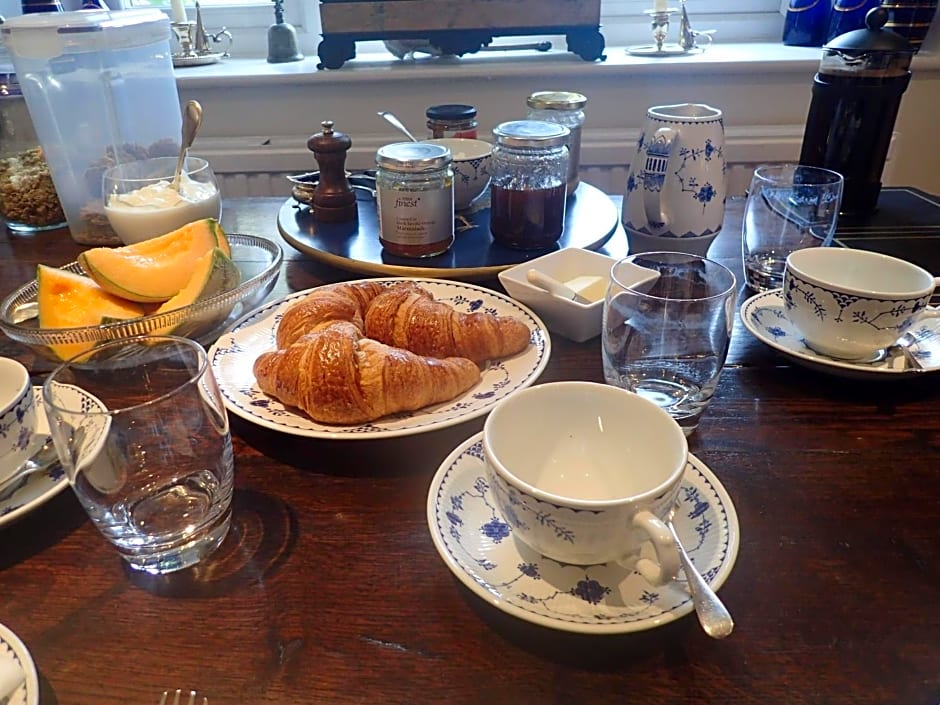 Field End House Strawberry Lane Meysey Hampton