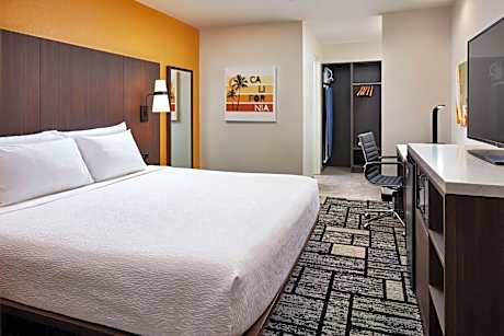 King Suite with Roll-In Shower, Sofa Bed, Living Room and Wet Bar - Disability/Non-Smoking
