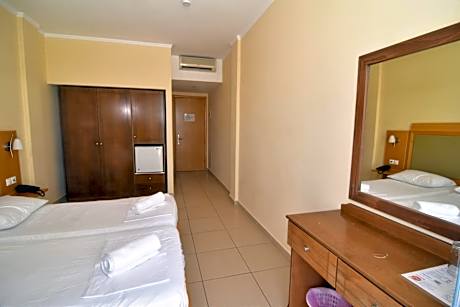 Double or Twin Room with Sea View