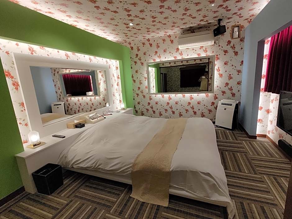 hotelLUANA 18歳未満入場禁止