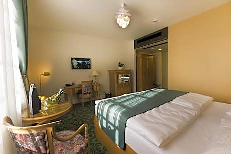 Classic Double Room