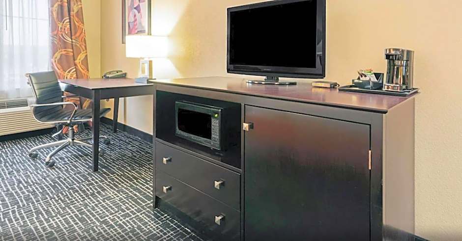 La Quinta Inn & Suites by Wyndham Mcalester