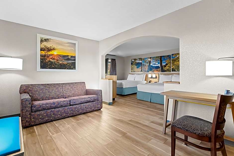 Days Inn & Suites by Wyndham Castle Rock