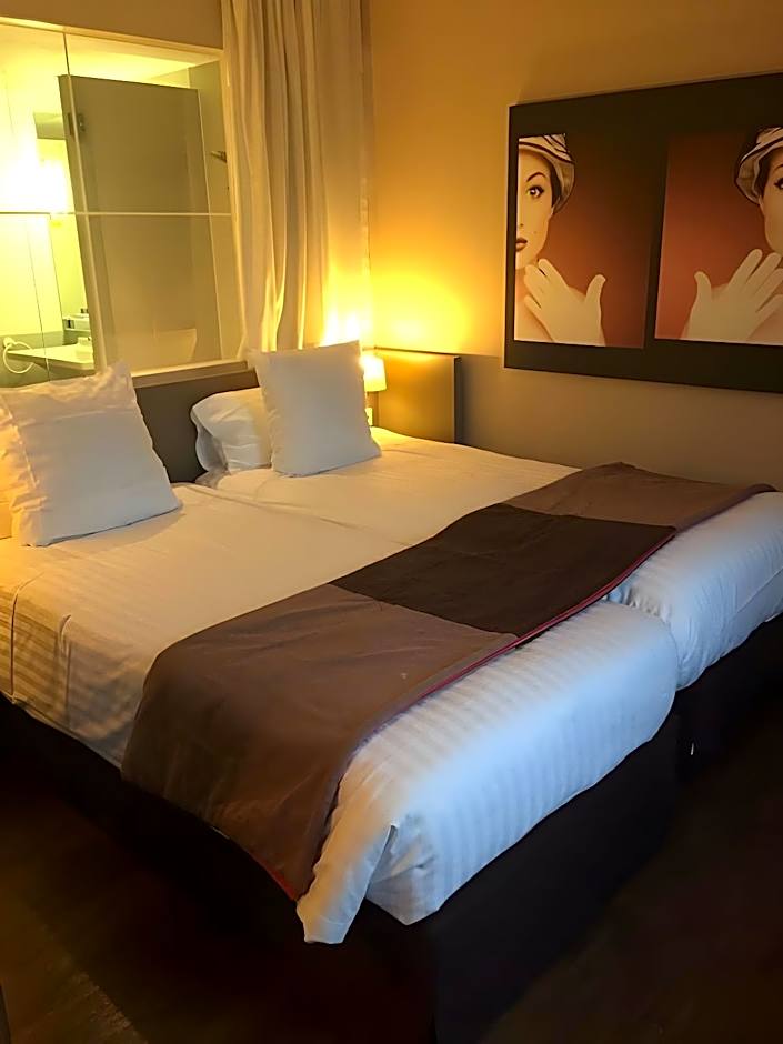 Standing Hotel Suites by Actisource