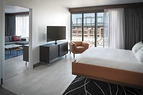 Suite King Size Bed