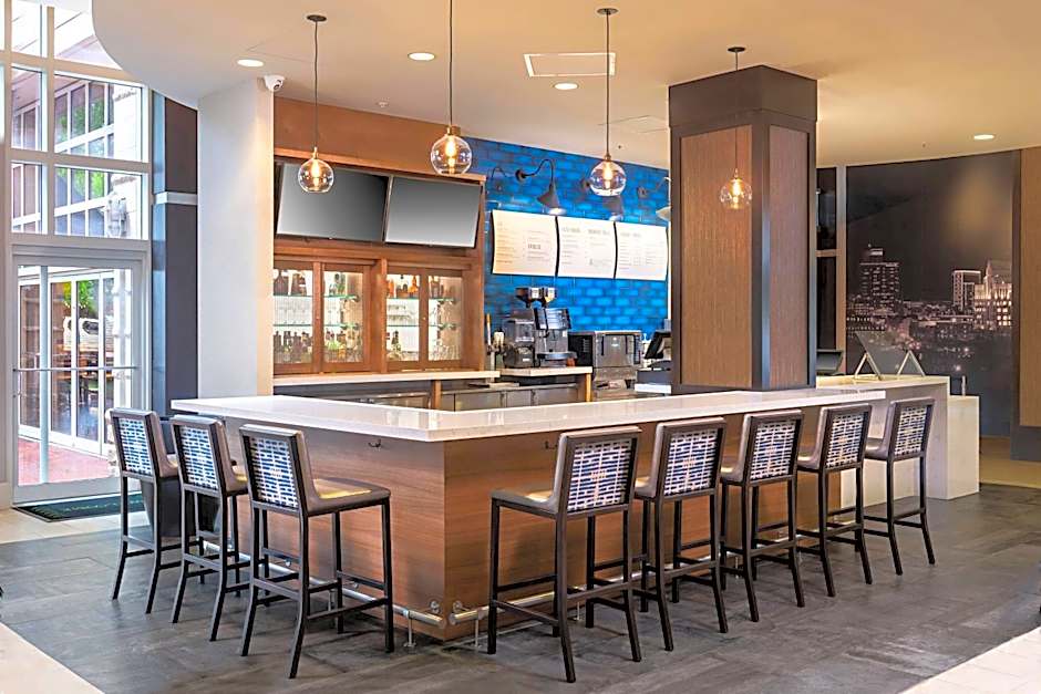 Courtyard by Marriott Greenville Downtown