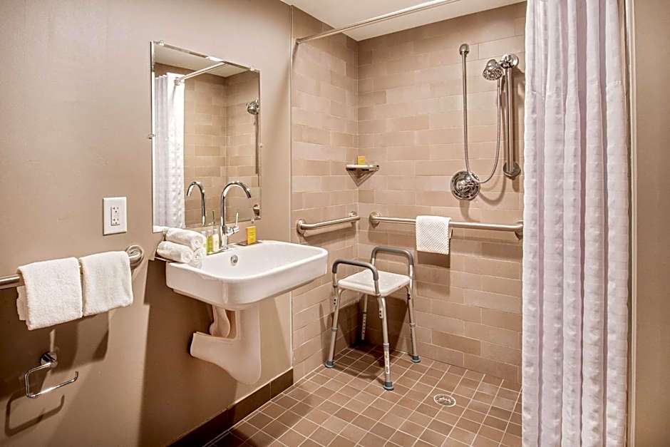 DoubleTree By Hilton Atlanta Windy Hill Ballpark