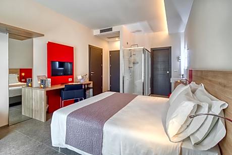 Deluxe Room (2 Adults + 1 Child)