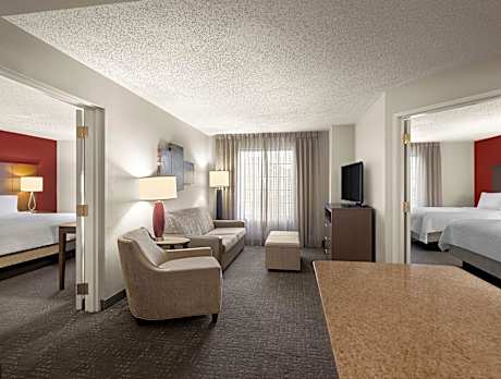 2 Bedroom Suite 1 Queen 2 Double