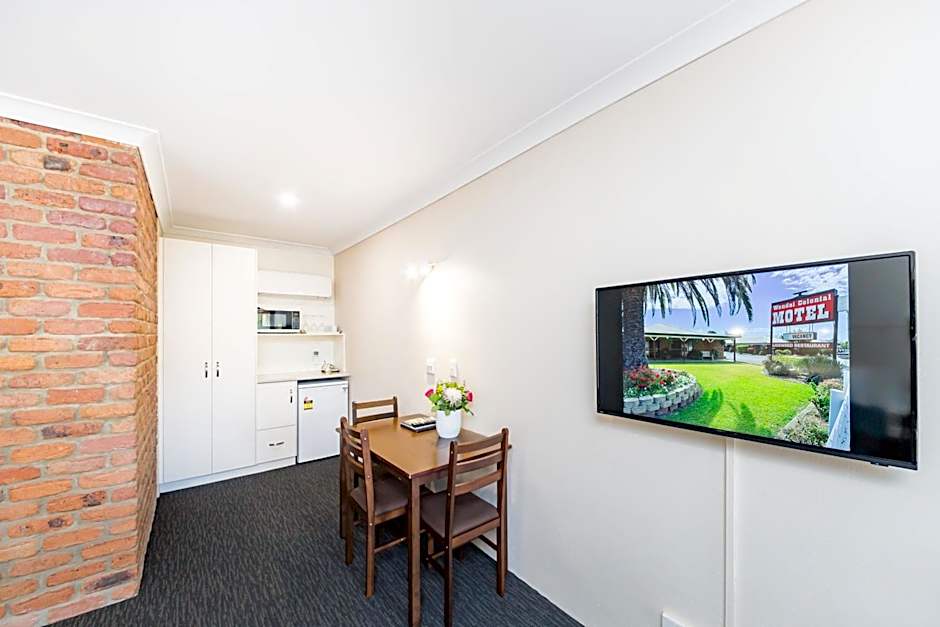 Wondai Colonial Motel & Ivory's Restaurant